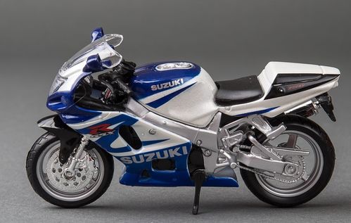 SUZUKI GSX-R750 1/18