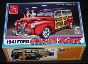 FORD WOODY 1941 1/25 AMT