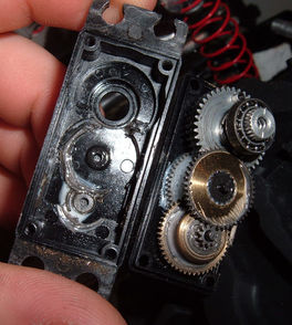 PIÑONES SERVO 645MG METALICOS HITEC