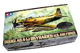 DOUGLAS A-1J SKYRAIDER USAF 1/48 TAMIYA