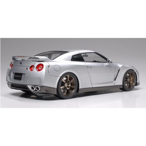 NISSAN GT-R STREETVERSION 1/24 TAMIYA
