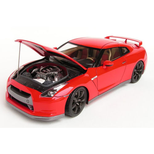 NISSAN GT-R STREETVERSION 1/24 TAMIYA