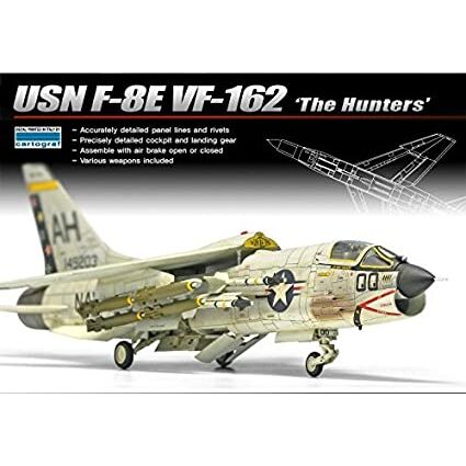F-8E VF-162 THE HUNTERS 1/72 ACADEMY