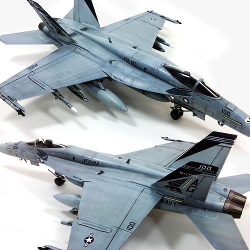 F/A-18E VFA-143 PUKIN DOGS USN 1/72 ACADEMY