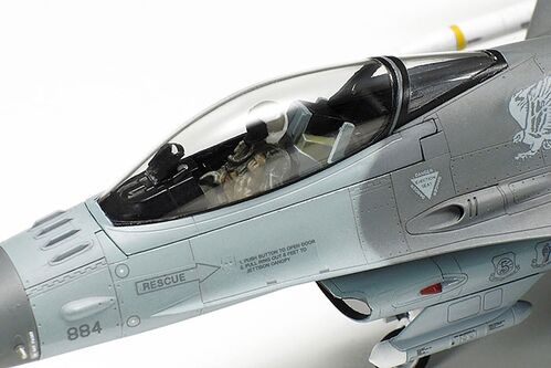 F-16CJ EQUIPAMIENTO COMPLETO 1/72 TAMIYA