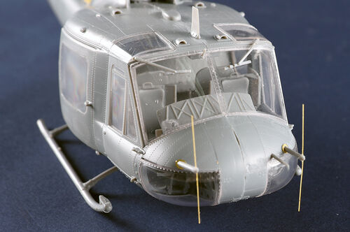 UH-1B HUEY 1/35 TRUMPETER