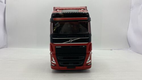 VOLVO FH GLOBETROTTER XL 25 ANIVERSARIO 1/24 SOLIDO
