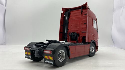 VOLVO FH GLOBETROTTER XL 25 ANIVERSARIO 1/24 SOLIDO