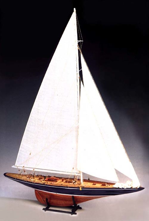 ENDEAVOUR 1/35 AMATI